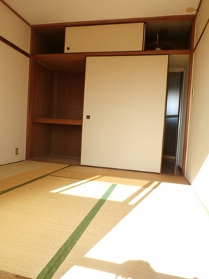 Living and room. 4.5 Pledge of Japanese-style room with a closet of with upper closet