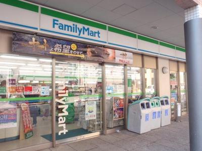 Convenience store. FamilyMart 435m to Makuhari Baytown store (convenience store)