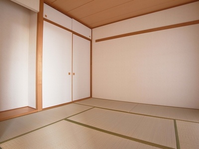 Living and room.  ☆ Since there upper closet also housed easy about 6 quires of Japanese-style room ☆