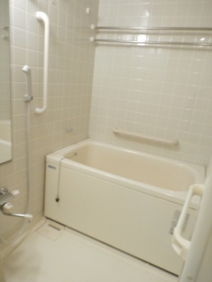 Bath. Bathroom dryer and reheating function of the bath is recommended