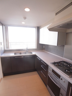 Kitchen. Spacious kitchen of about 4.8 Pledge of calm atmosphere