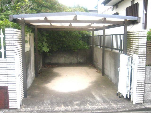 Parking lot. Peace of mind even on a rainy day in the covered parking!