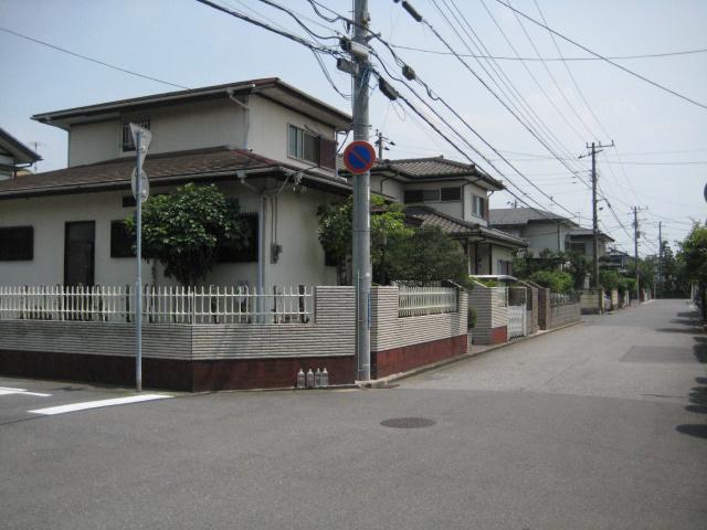 Local appearance photo. Two-way road is the charm of a corner lot!