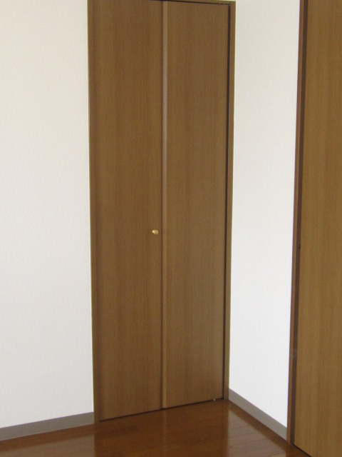 Other room space. It can also enter and exit from the kitchen