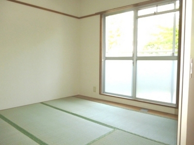 Living and room. Japanese-style room There is also a feeling of cleanliness in the clean for the already re-covering the cross.