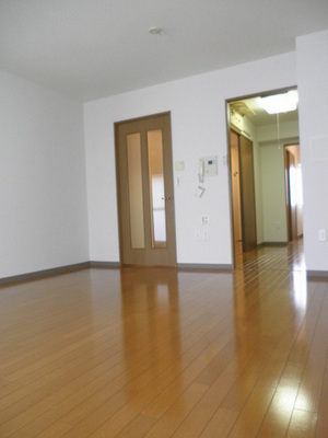 Living and room. Typical indoor photo. Effortless flooring other than Japanese-style room is clean.
