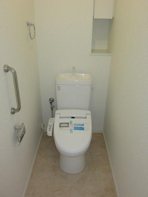 Toilet. New to have to replace the bidet.