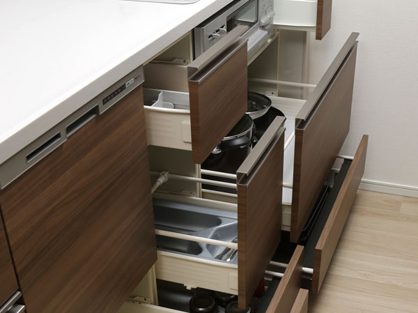 Kitchen.  [Slide storage (with soft-close)] Pots and cooking utensils, Slide storage that can organize the tableware and the like efficiently. Jiggle ・ You can just quietly opening and closing press.