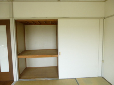 Other. There is a closet useful in the storage in the Japanese-style room