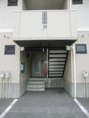 Entrance. Rain in the middle stairs also unabashedly