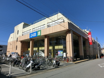 Supermarket. Seiyu to (super) 370m