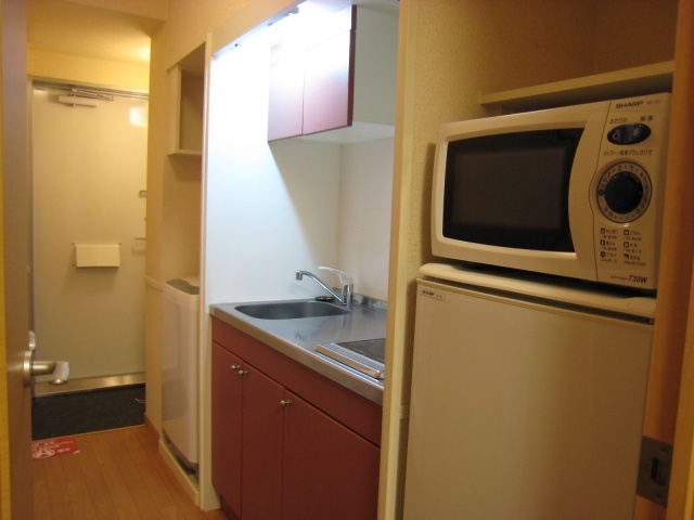 Kitchen. kitchen, refrigerator ・ Microwave. Two-burner electric stove.