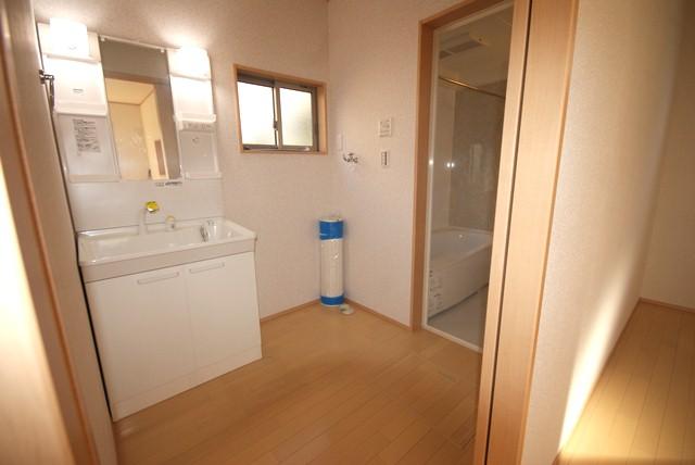 Wash basin, toilet. Washroom company construction cases