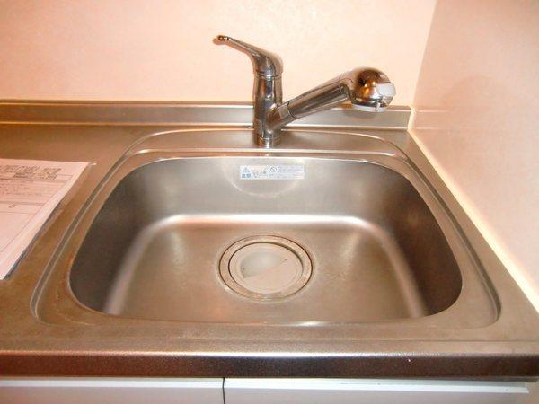 Kitchen. Easy-to-use size sink