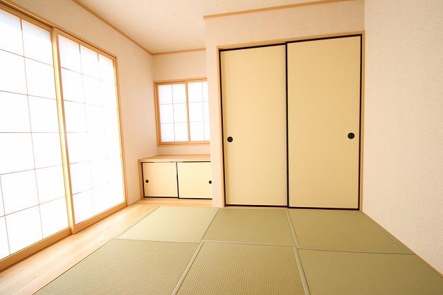 Non-living room. 9 Building Japanese-style room
