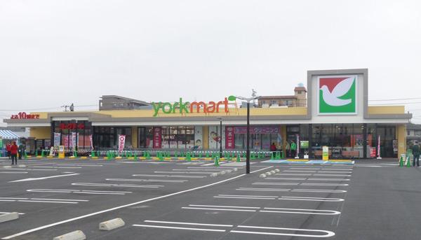 Supermarket. York Mart Metropolitan Town, to the store 1209m