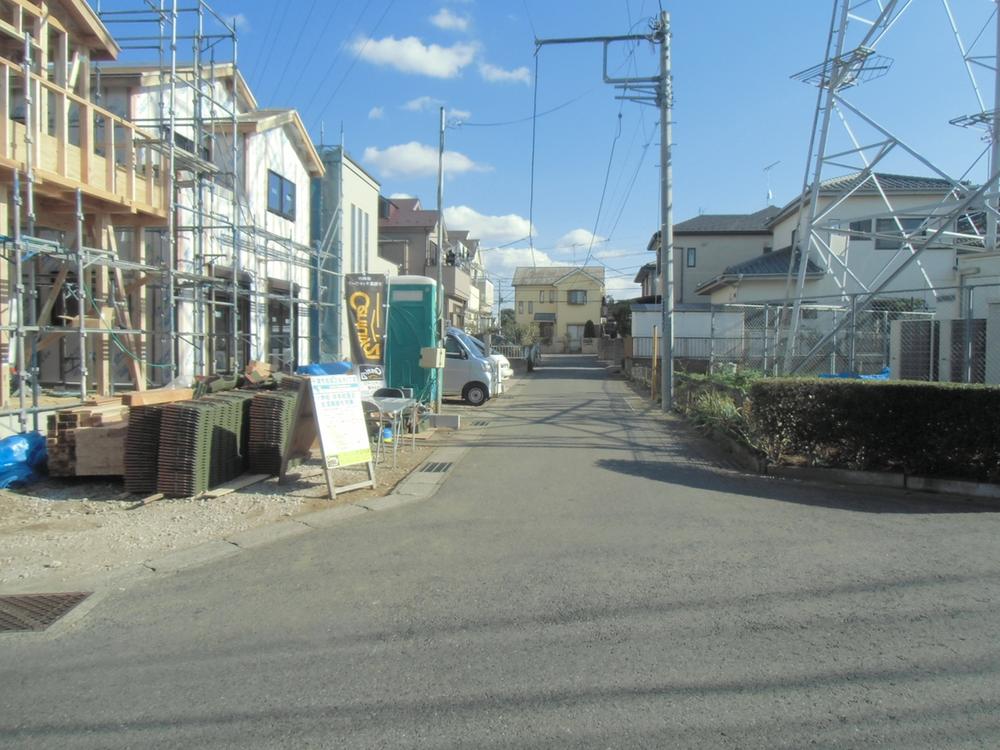 Local photos, including front road. 25.12.5 shooting