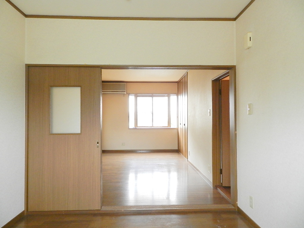 Living and room.  ※ Cleaning before