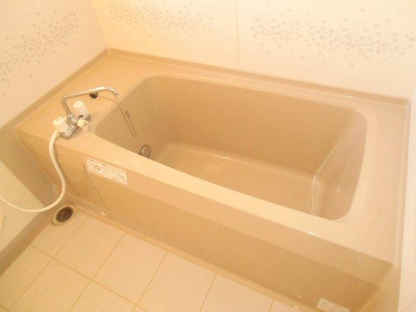 Bath. With add 焚給 hot water