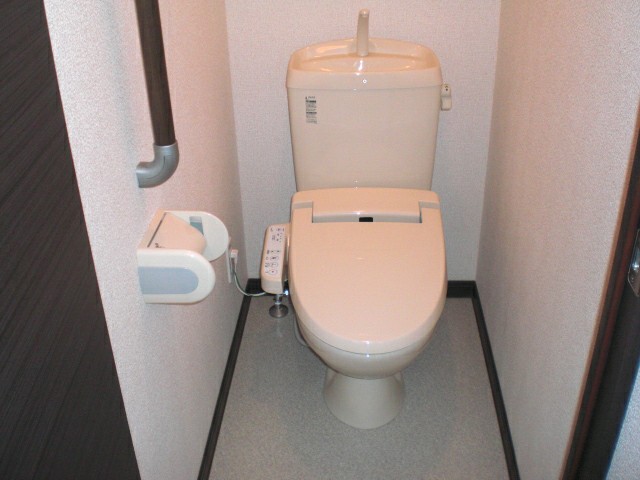 Toilet. Washlet attaches also!