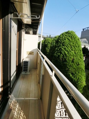 Balcony. Hoseru laundry a lot balcony
