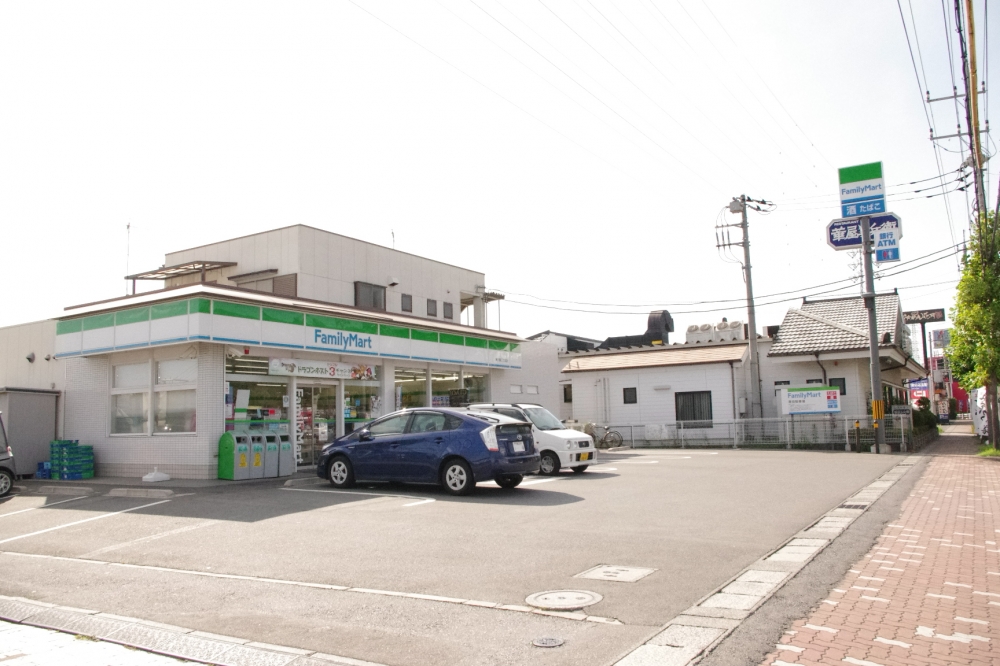 Convenience store. FamilyMart Higashichiba 2-chome up (convenience store) 868m