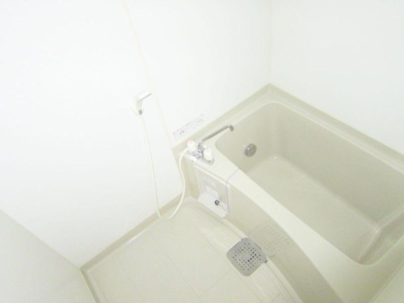 Bath. Bright and clean bathroom that with what the reheating