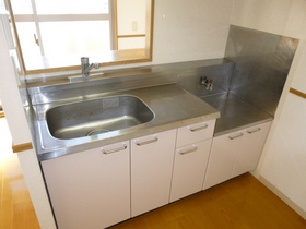 Kitchen. Counter kitchen two-burner gas stove is can be installed.