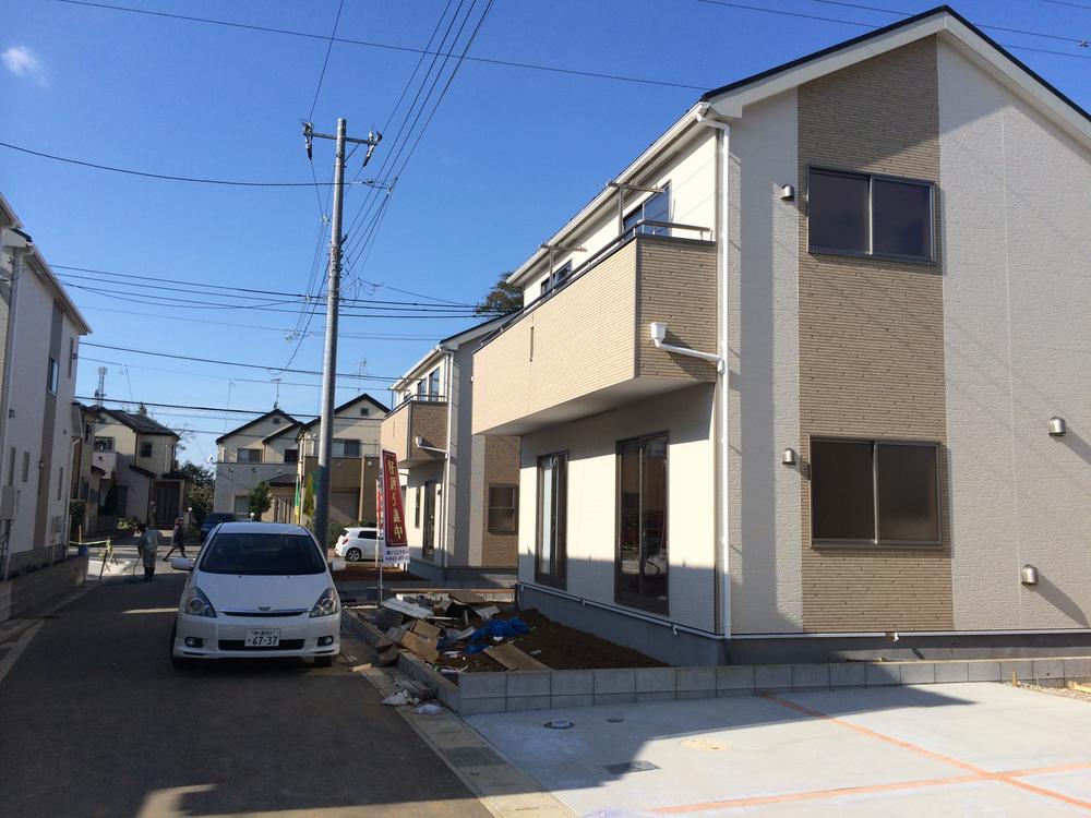 Local photos, including front road. Local (11 May 2013) Shooting