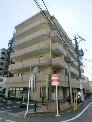 Building appearance. It is with elevator.