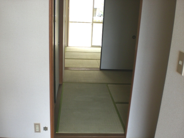 Living and room. Japanese-style room from the front door