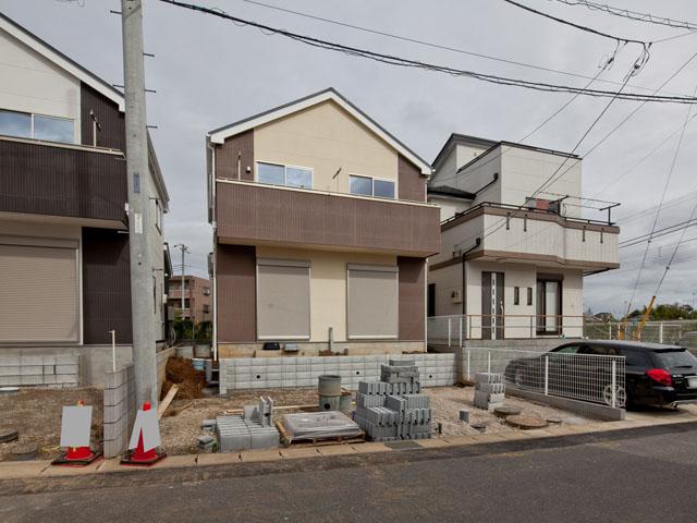 Local photos, including front road. Local (10 May 2013) Shooting