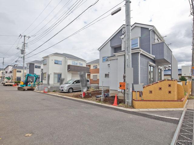 Local photos, including front road. Local (10 May 2013) Shooting