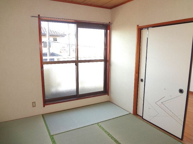 Living and room. Is a Japanese-style room.