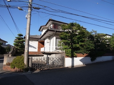 Building appearance. It stood on the corner lot of the residential area. 