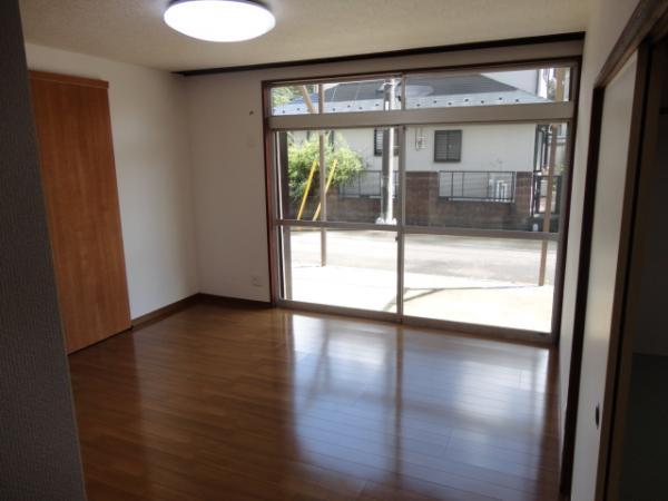 Non-living room. It is good as the wind and the window is large