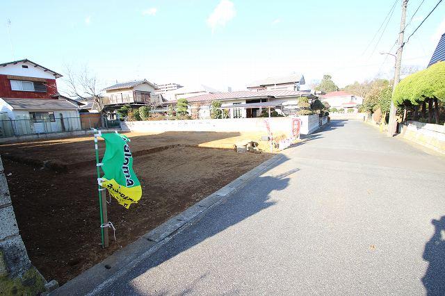 Local photos, including front road. Local (12 May 2013) Shooting