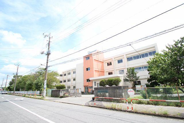 Junior high school. 867m until the Chiba Municipal Chishirodaiminami junior high school