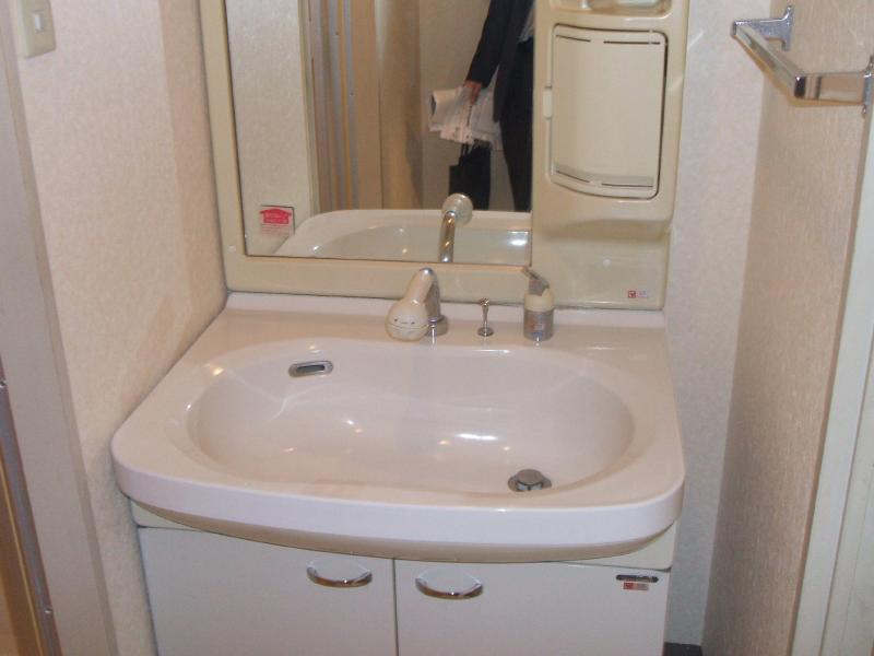 Washroom. Easy preparation with a large shampoo dresser equipped