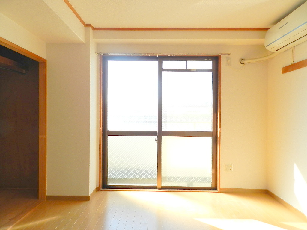 Other room space.  ※ During cleaning