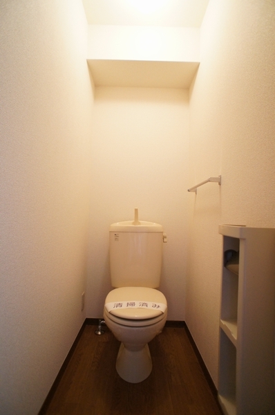 Toilet. Photo: 103, Room