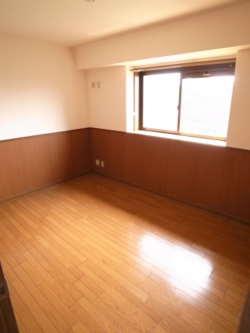 Living and room. Of the middle room is 5.5 tatami rooms. 