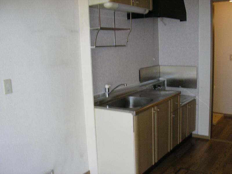 Kitchen. Two-burner stove installation Allowed ・ Cooking space ・ Storage spacious is attractive