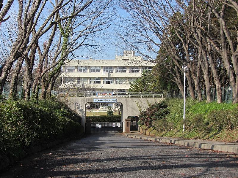 Primary school. 1114m to Chiba City source Elementary School
