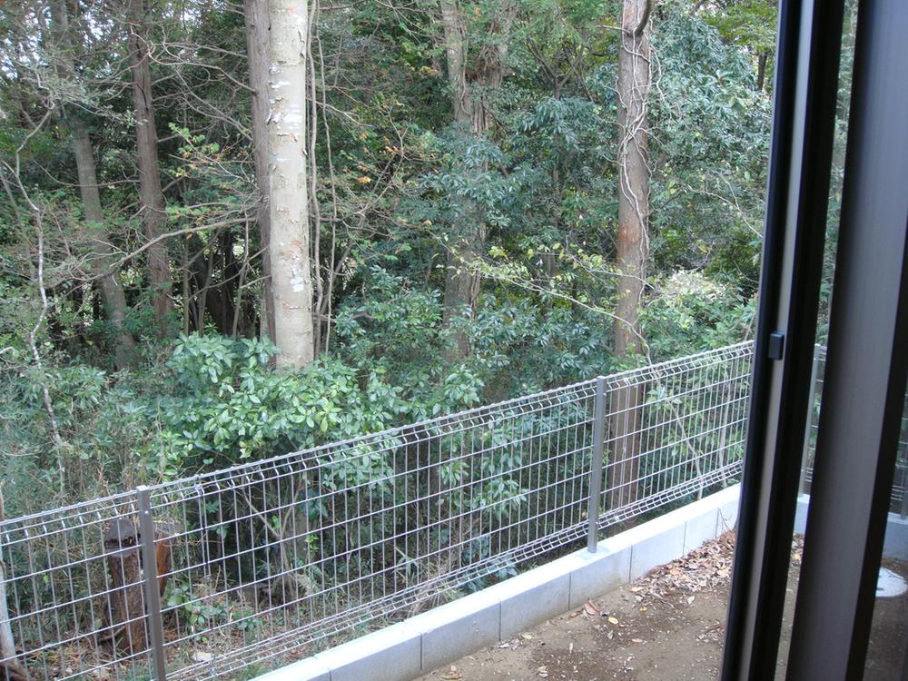 View photos from the dwelling unit. 4 Building Local (11 May 2013) Shooting