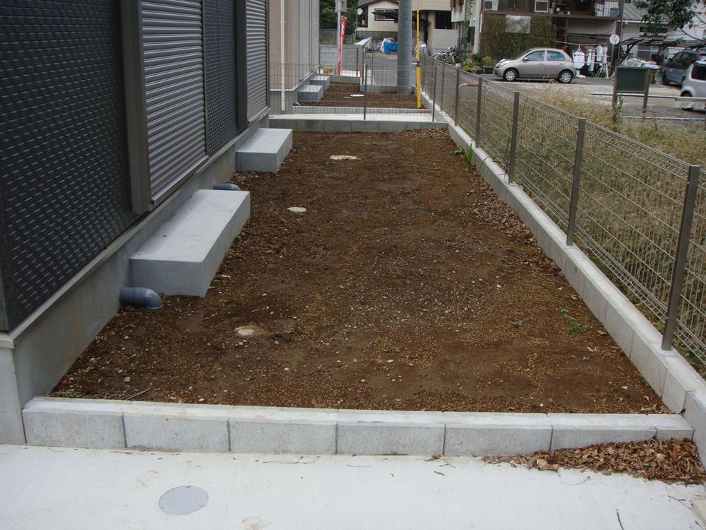 Garden. Building 2 Local (11 May 2013) Shooting