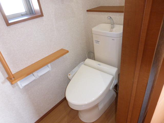 Toilet. Local (11 May 2013) Shooting