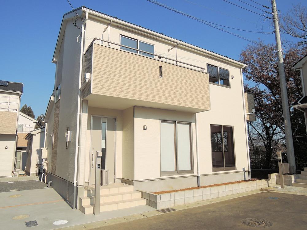 Local appearance photo. 5 Building