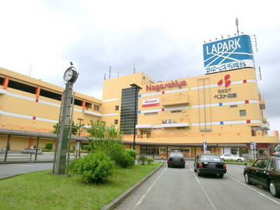 Shopping centre. 600m until Rapaku (shopping center)