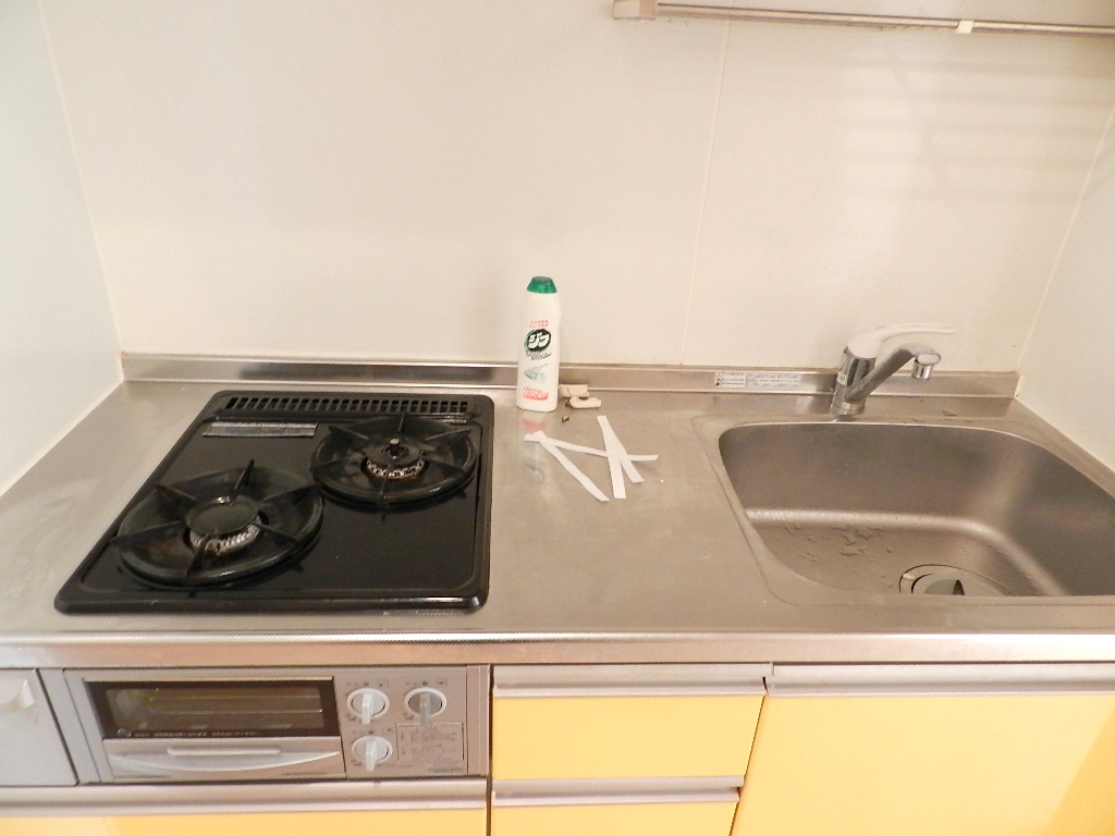 Kitchen.  ※ Cleaning before